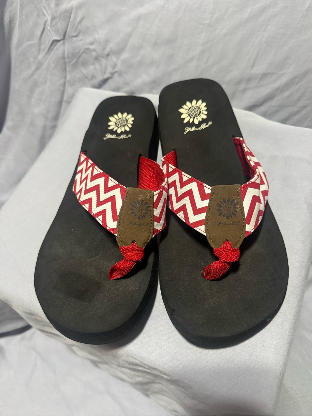 Women’s Yellow Box flip flops size 9